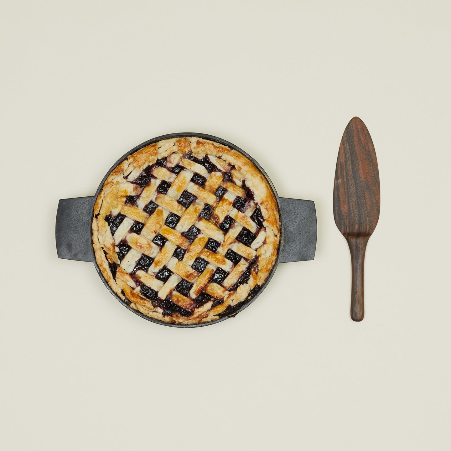 Walnut pie server with pie