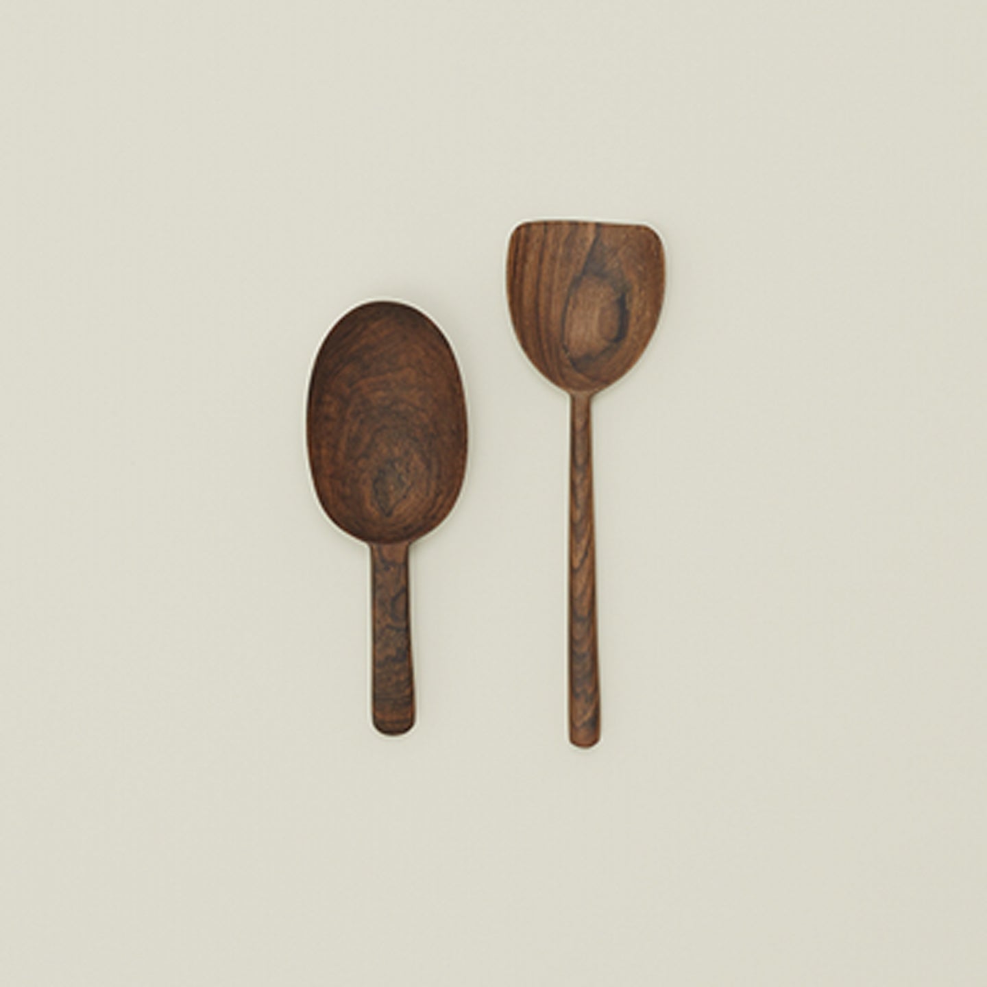 Walnut scoop