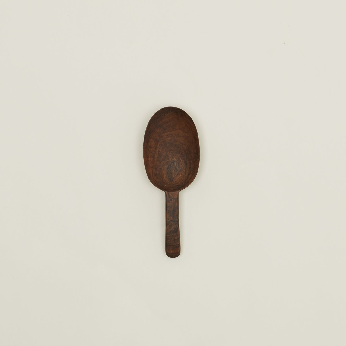 Large walnut scoop