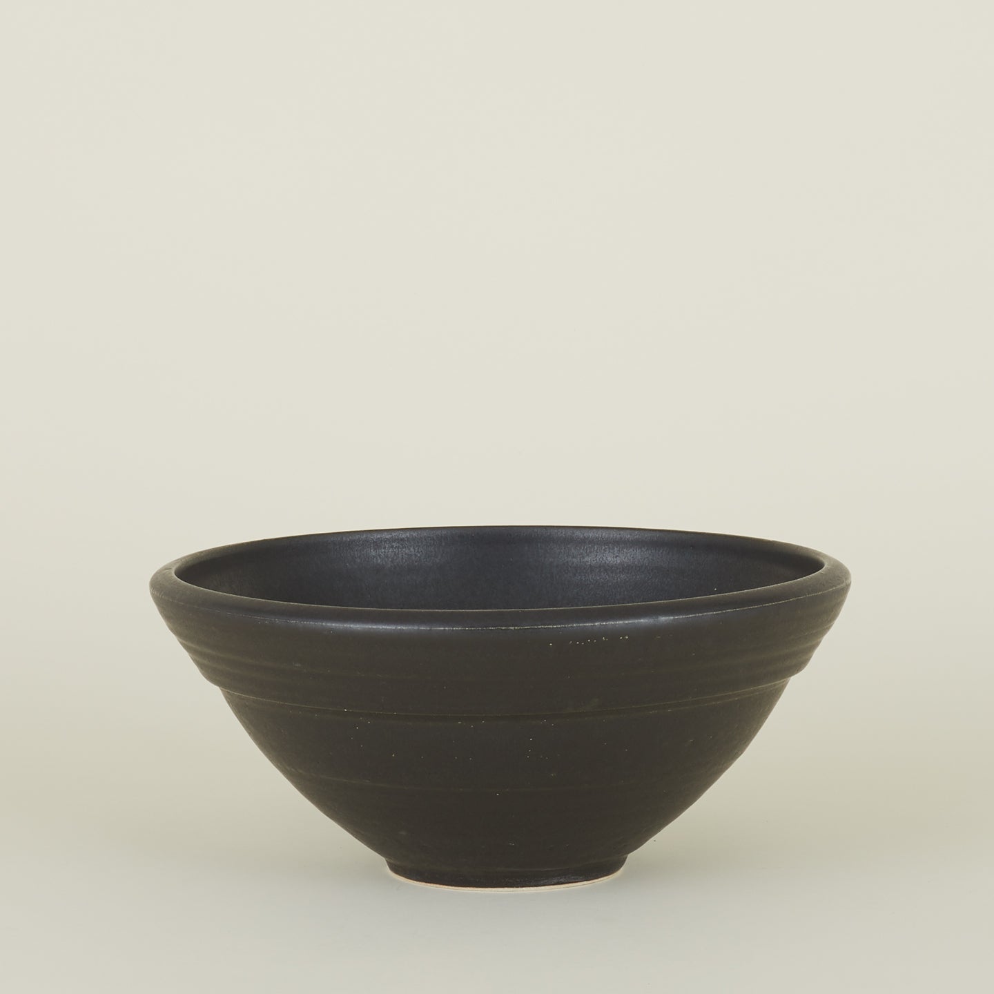Stoneware Serving Bowl in Black.
