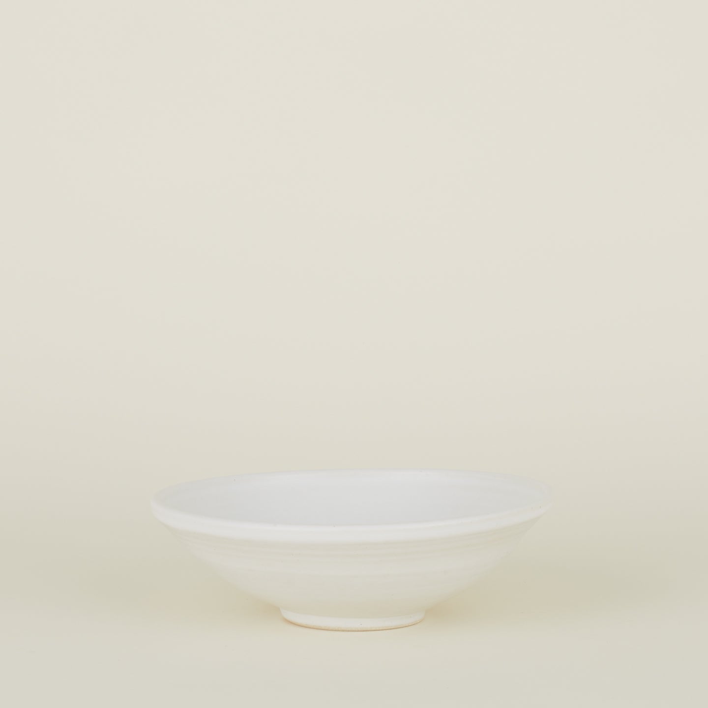 Stoneware Flared Bowl in Eggshell.