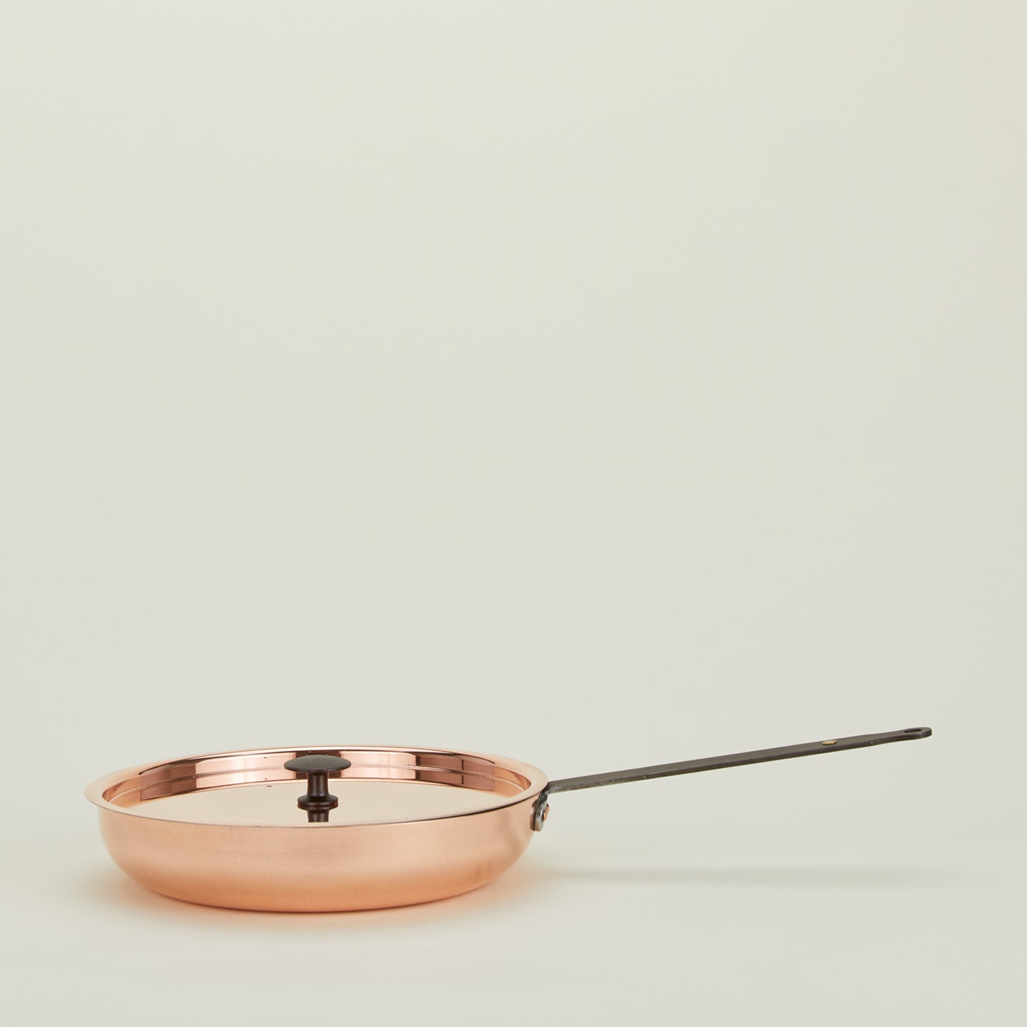 Copper frying pan with lid