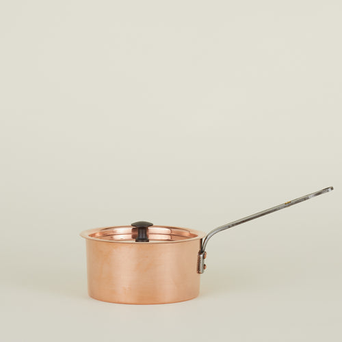 Medium copper saucepan