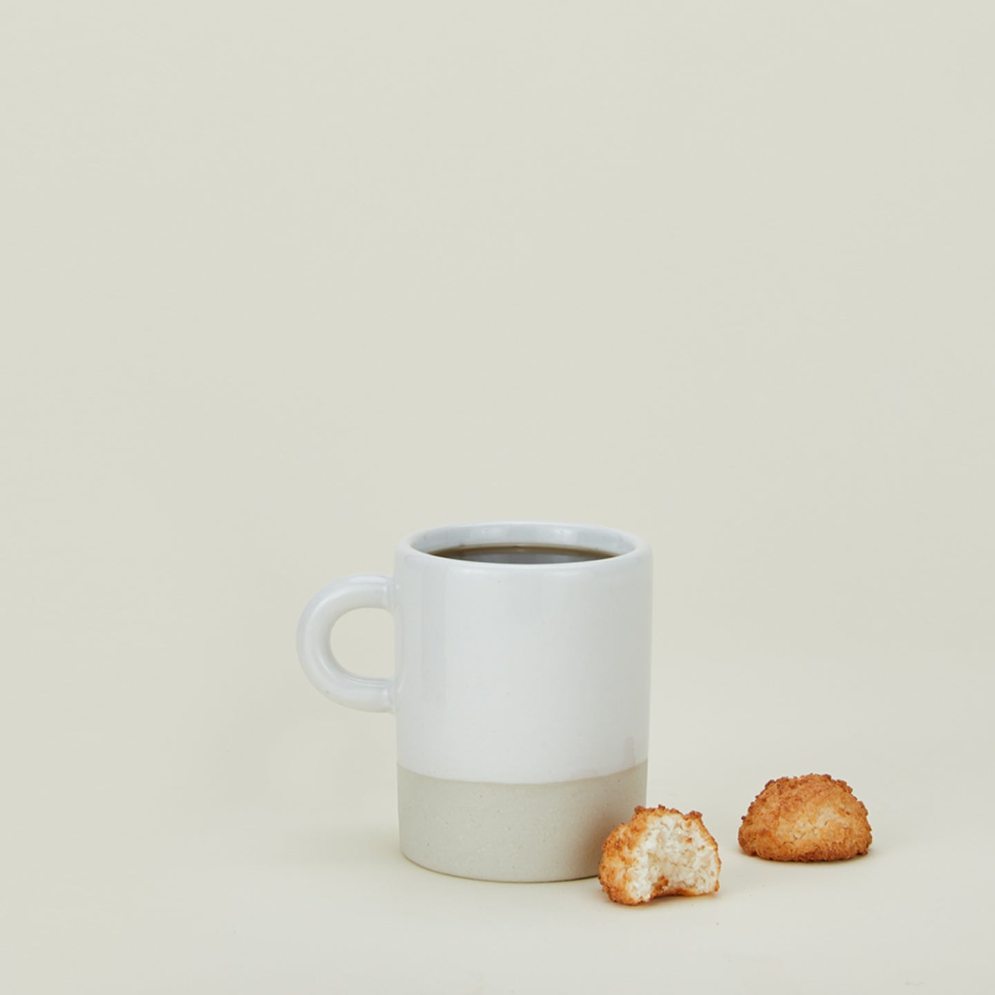 Atelier Trema rustic mug with macaroons