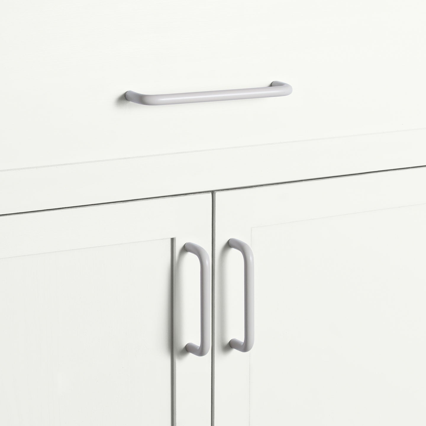 Large and small ivory pulls on drawers and cabinets