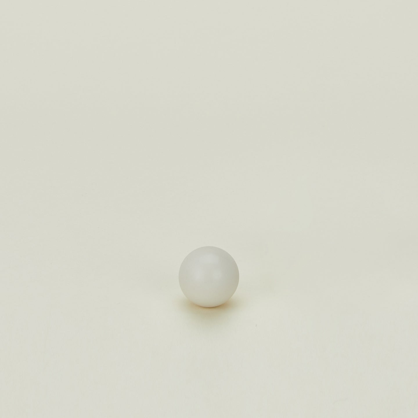 Small sphere knob in Ivory.