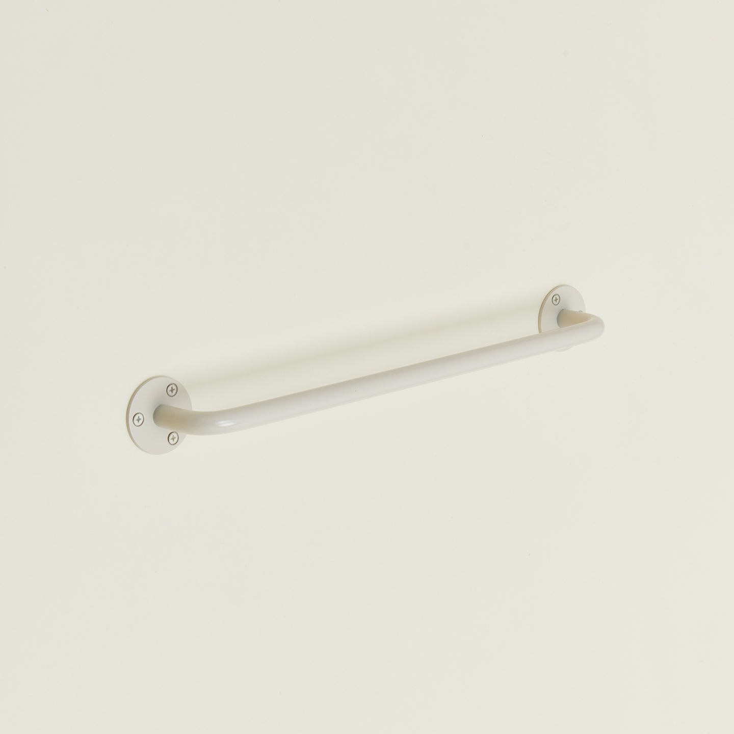 Small towel bar in Ivory.