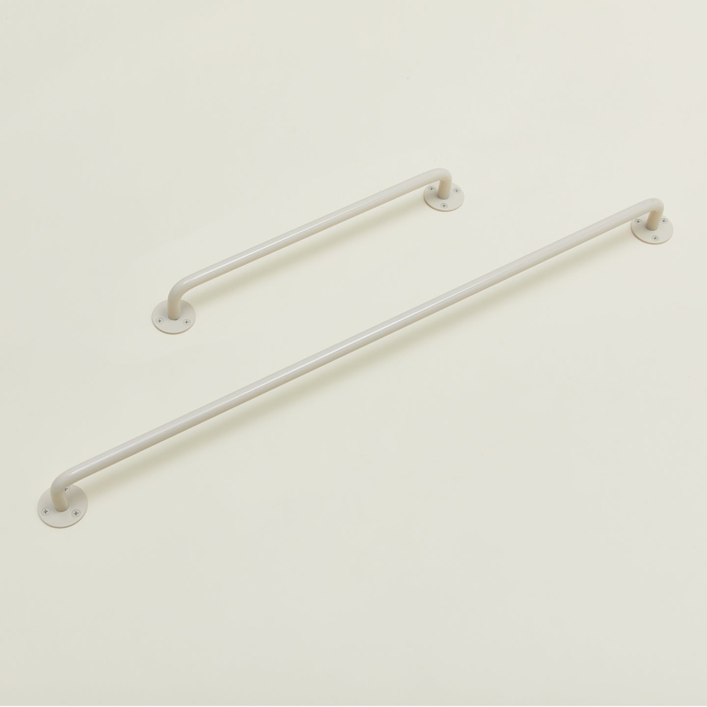 Small and large towel bar in Ivory.