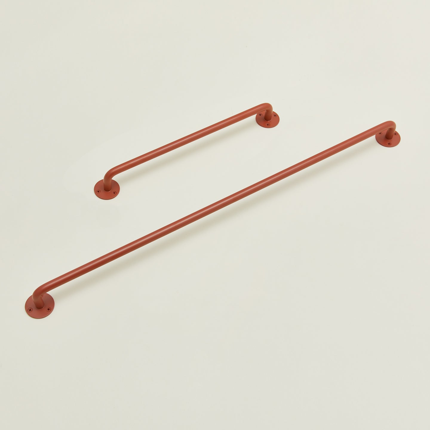 Small and large towel bar in Terracotta.