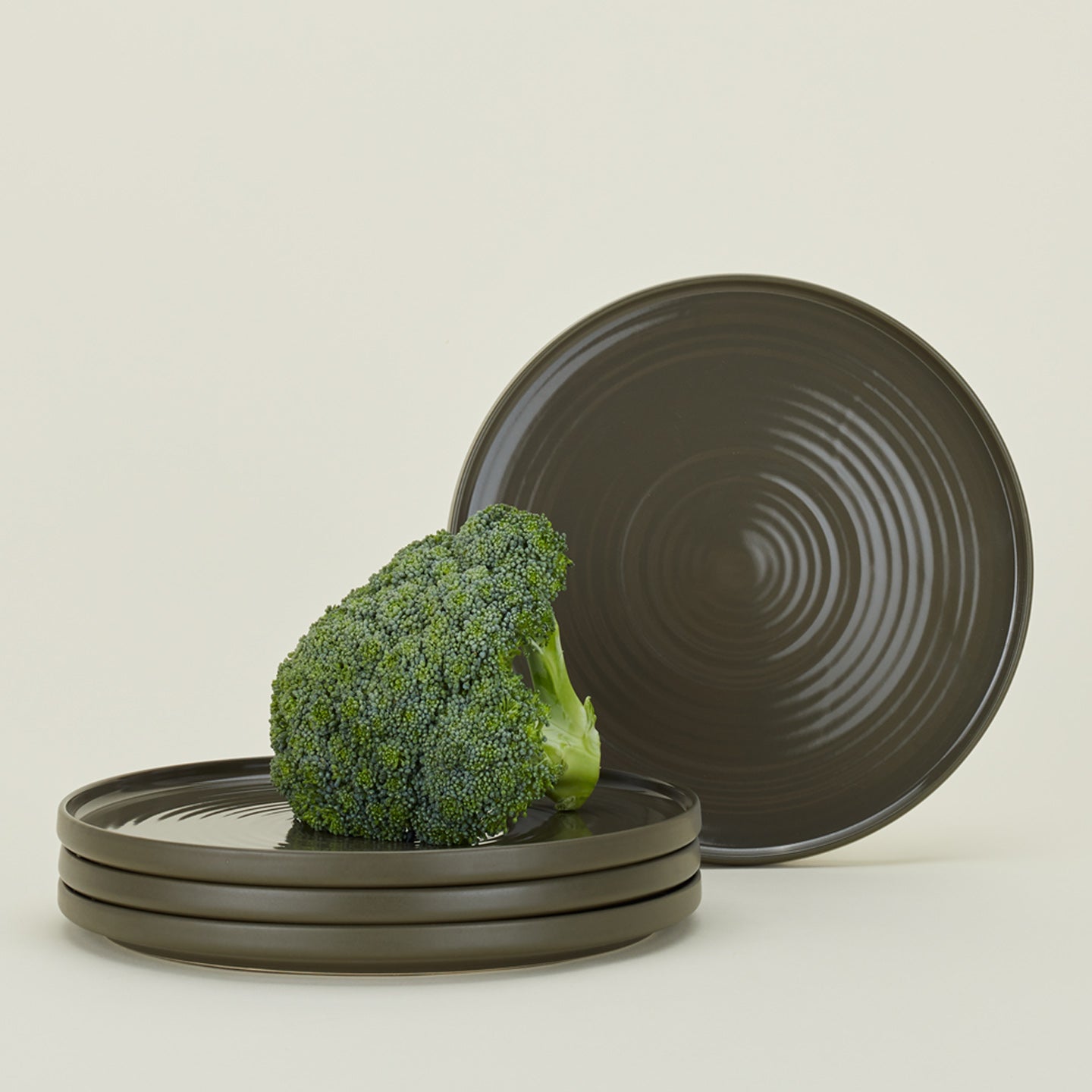 Four Essential Dinner Plates in Olive, with broccoli.