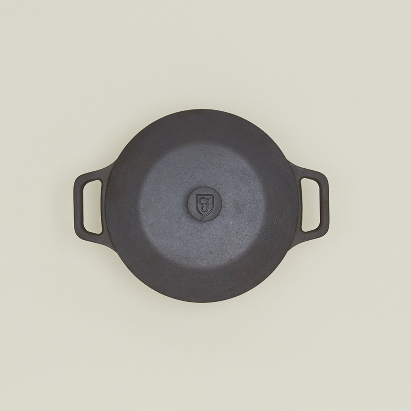 Overhead view of Field Company cast iron dutch oven