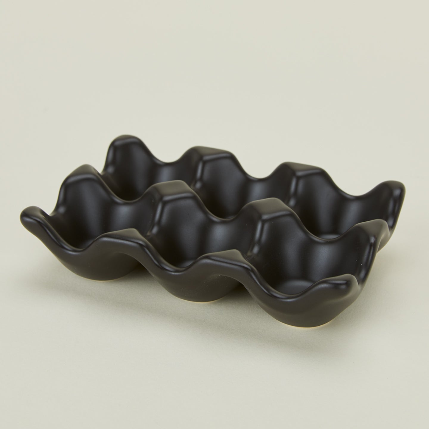 Ceramic half dozen egg holder in black