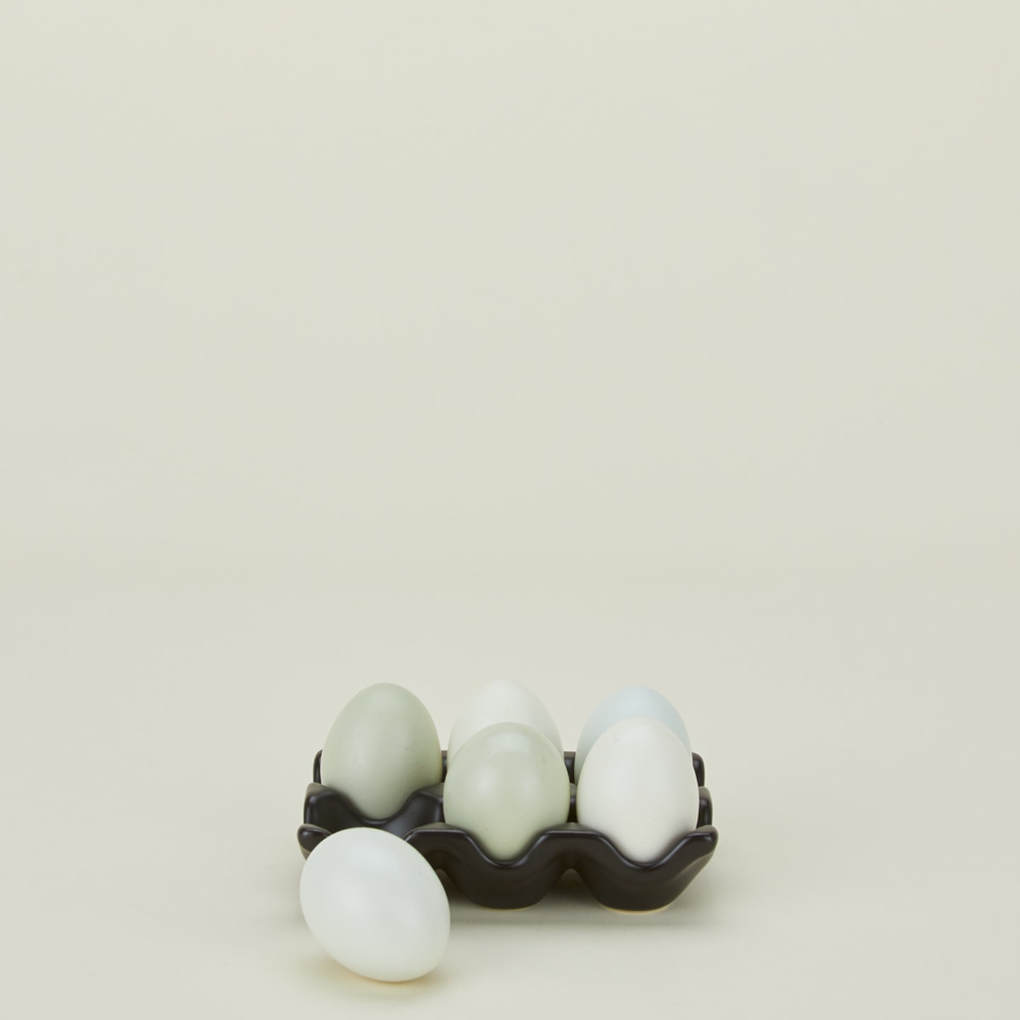 Ceramic half dozen egg holder in black with eggs