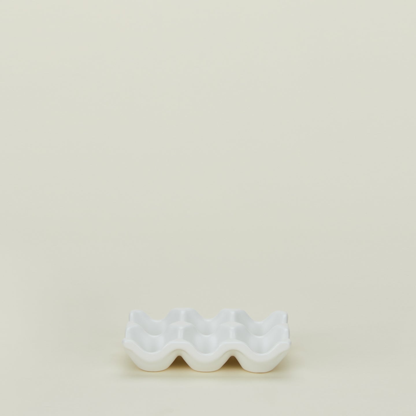 Ceramic half dozen egg holder in white