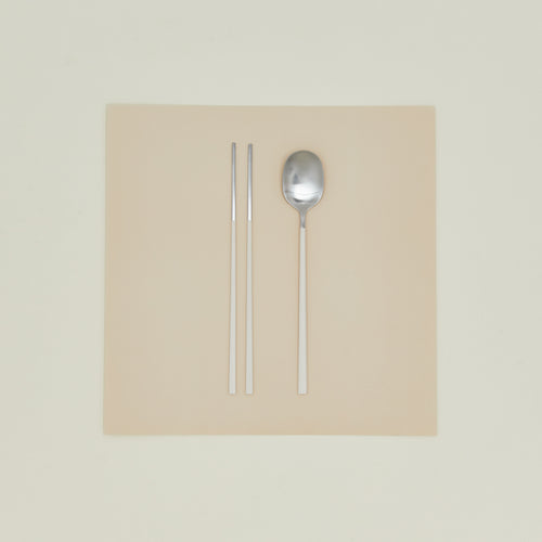 Illo spoon and chopstick set in almond