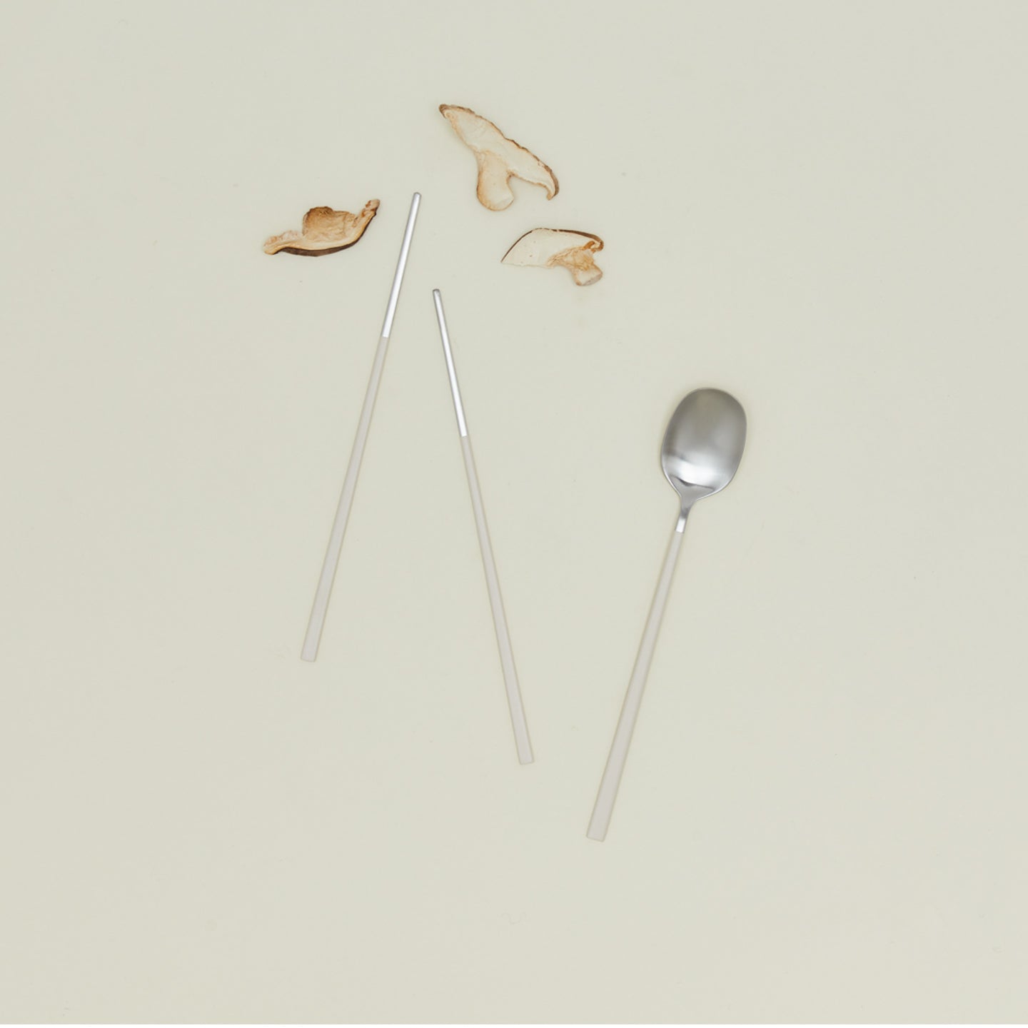 Illo spoon and chopstick set in almond with mushrooms