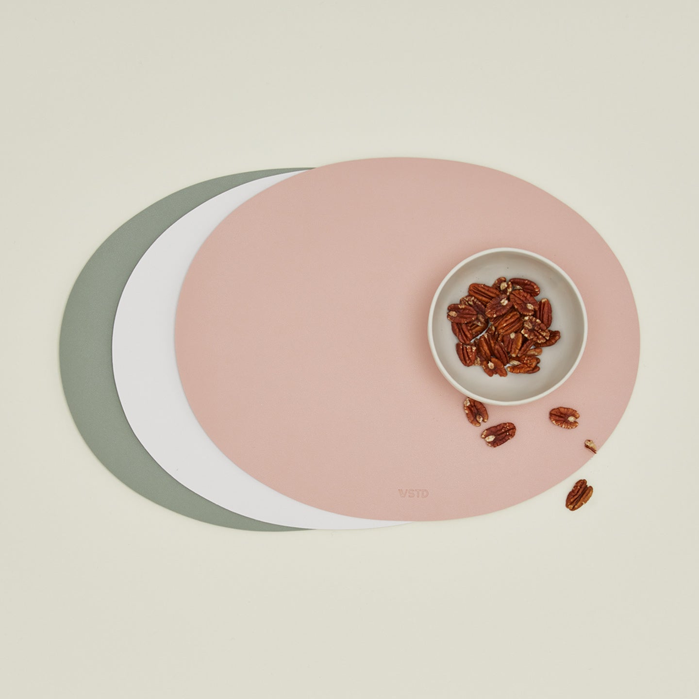 Illo placemats in various colors with bowl of pecans