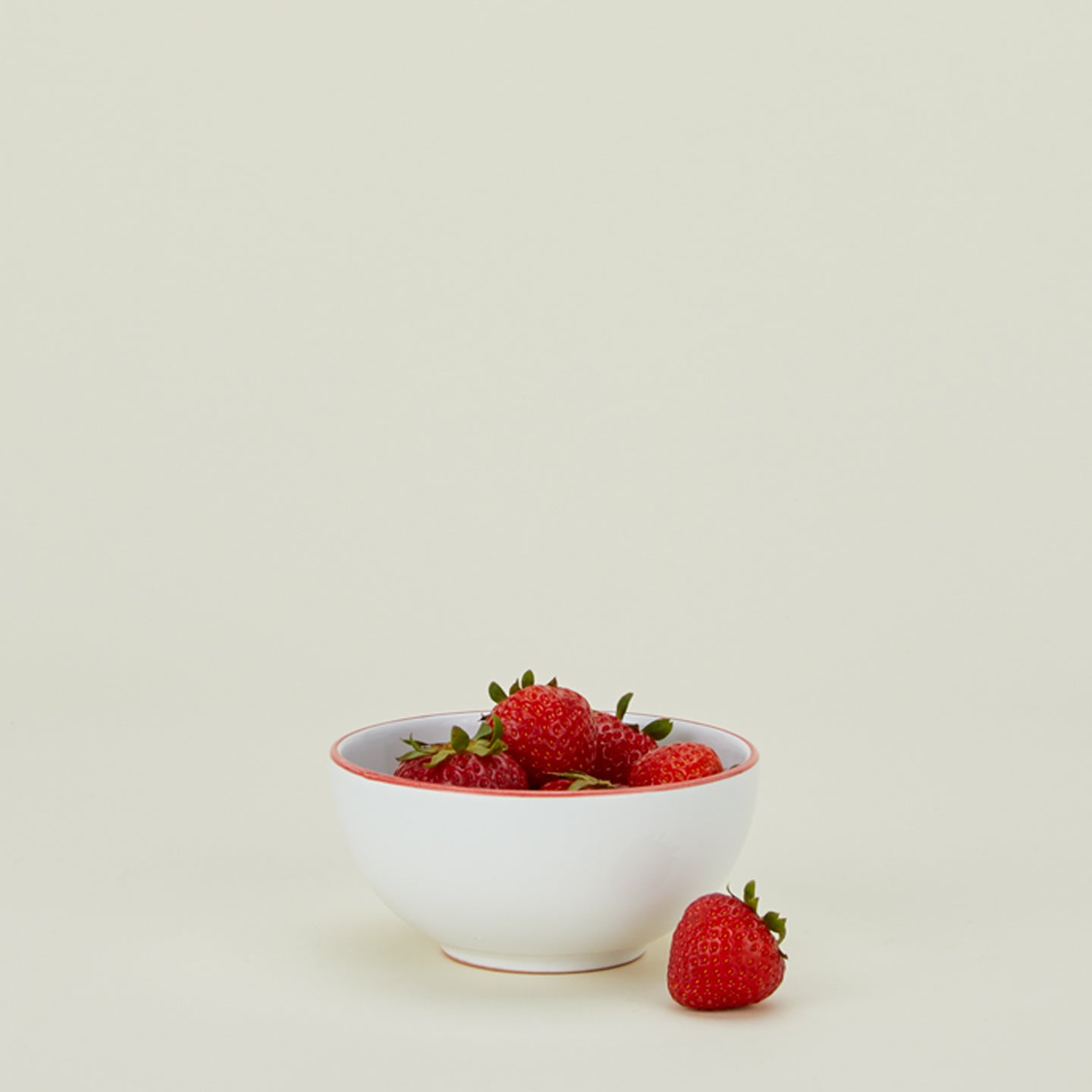 Jore Copenhagen bistro bowl in white with red rim with strawberries