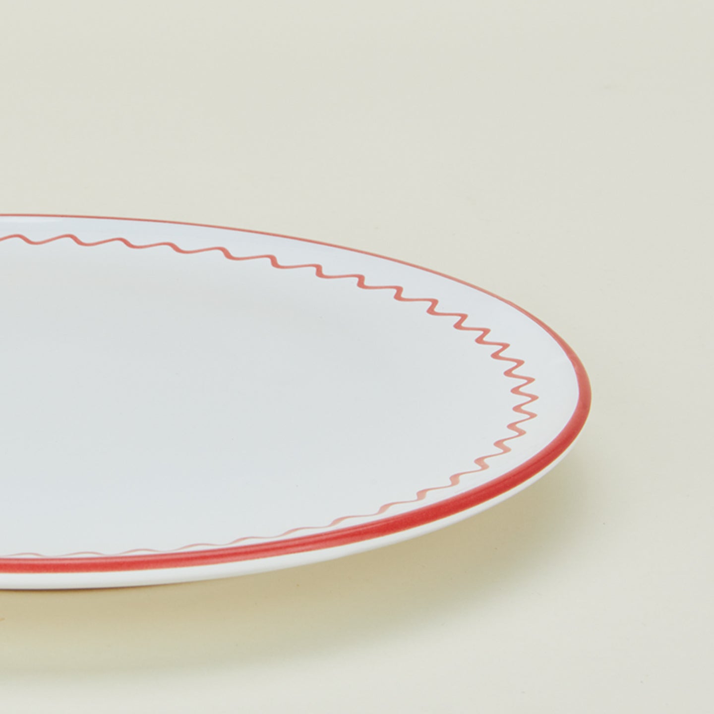 Close up of Squiggle dinner plate