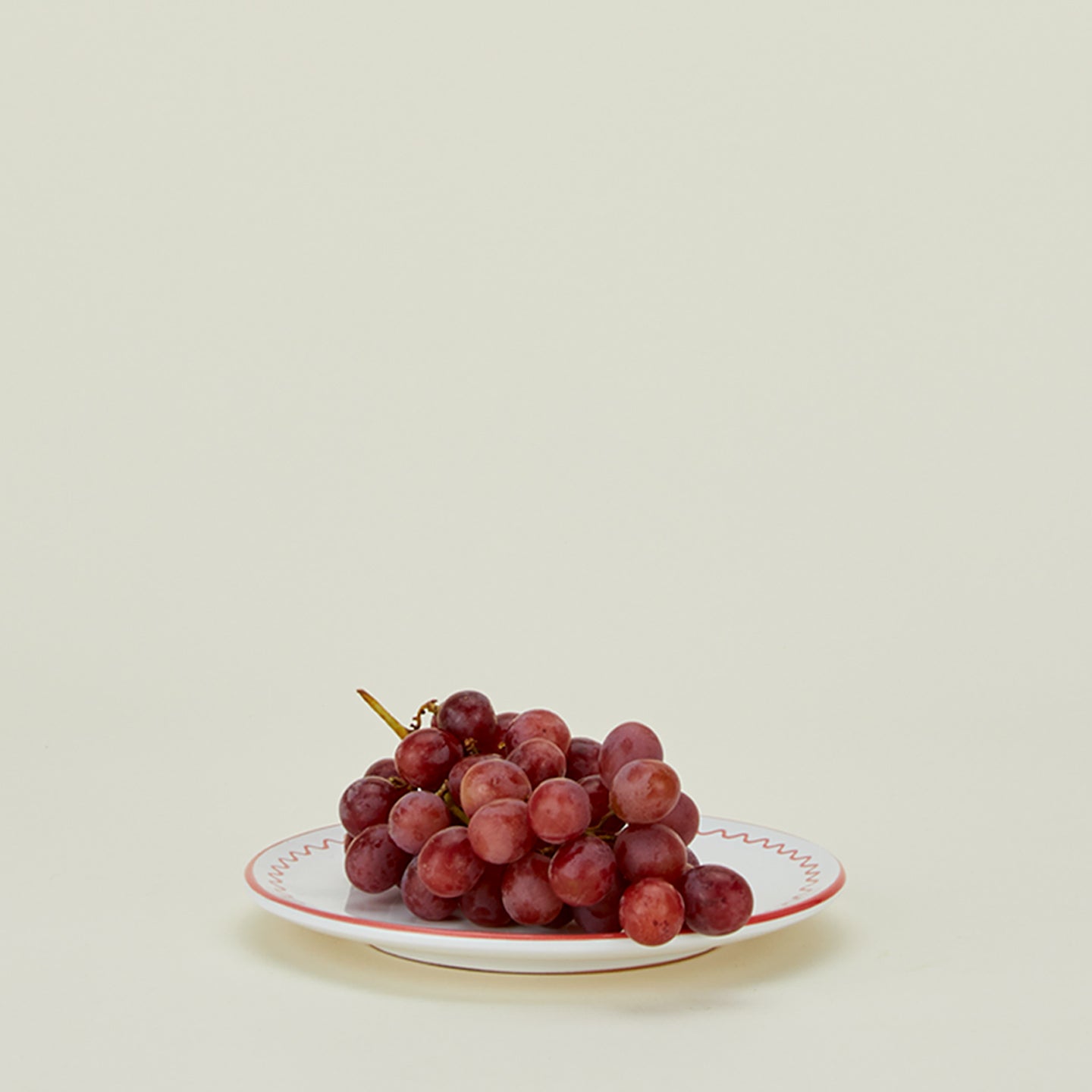 Jore Copenhagen squiggle lunch plate with grapes