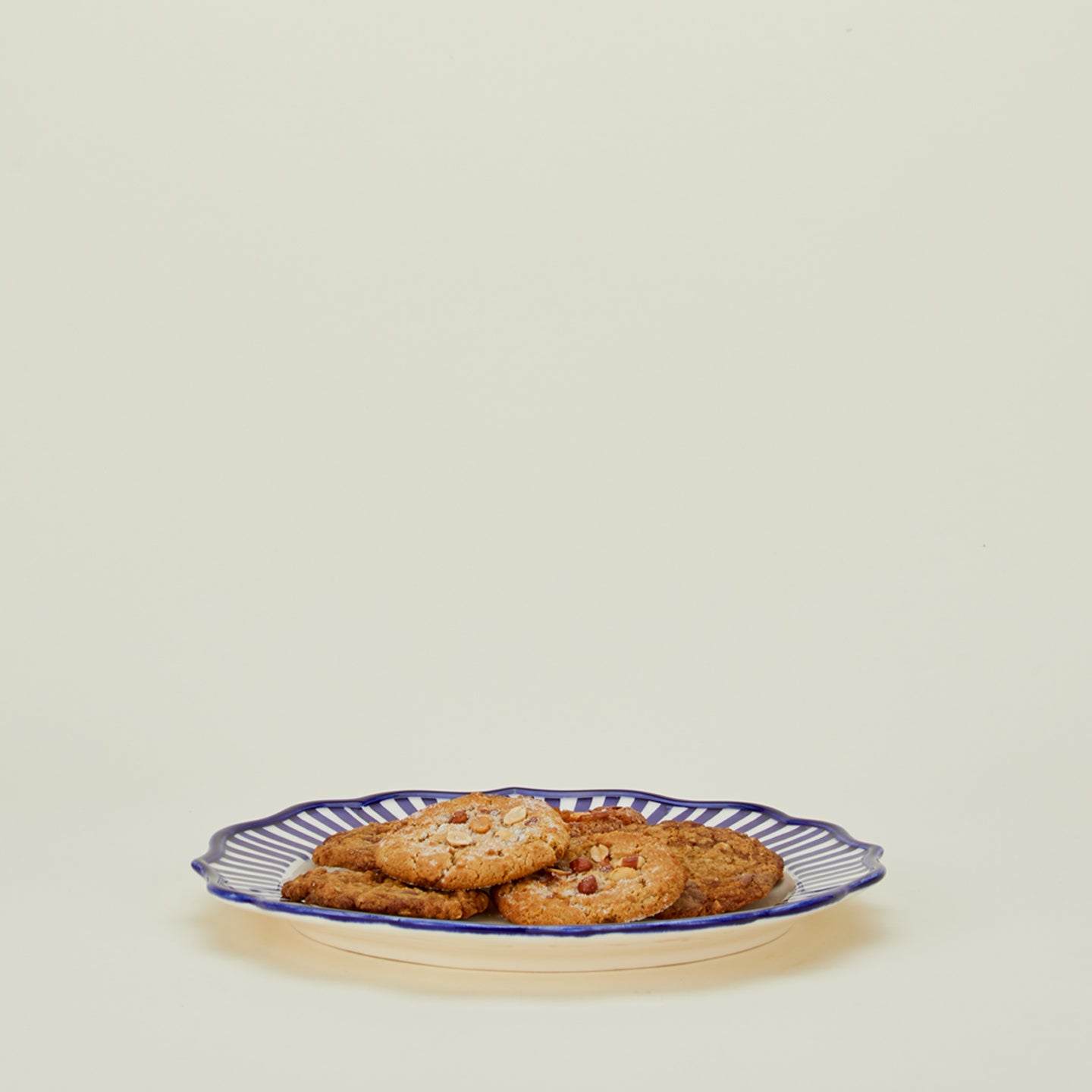 Maison Madison striped edge round platter with cookies