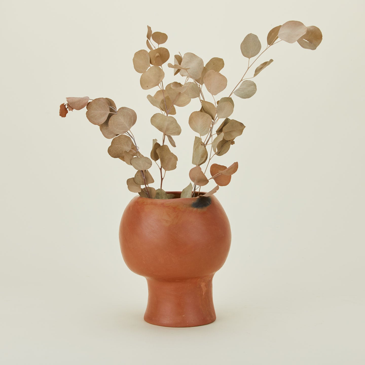 Trompo terracotta vase with florals.