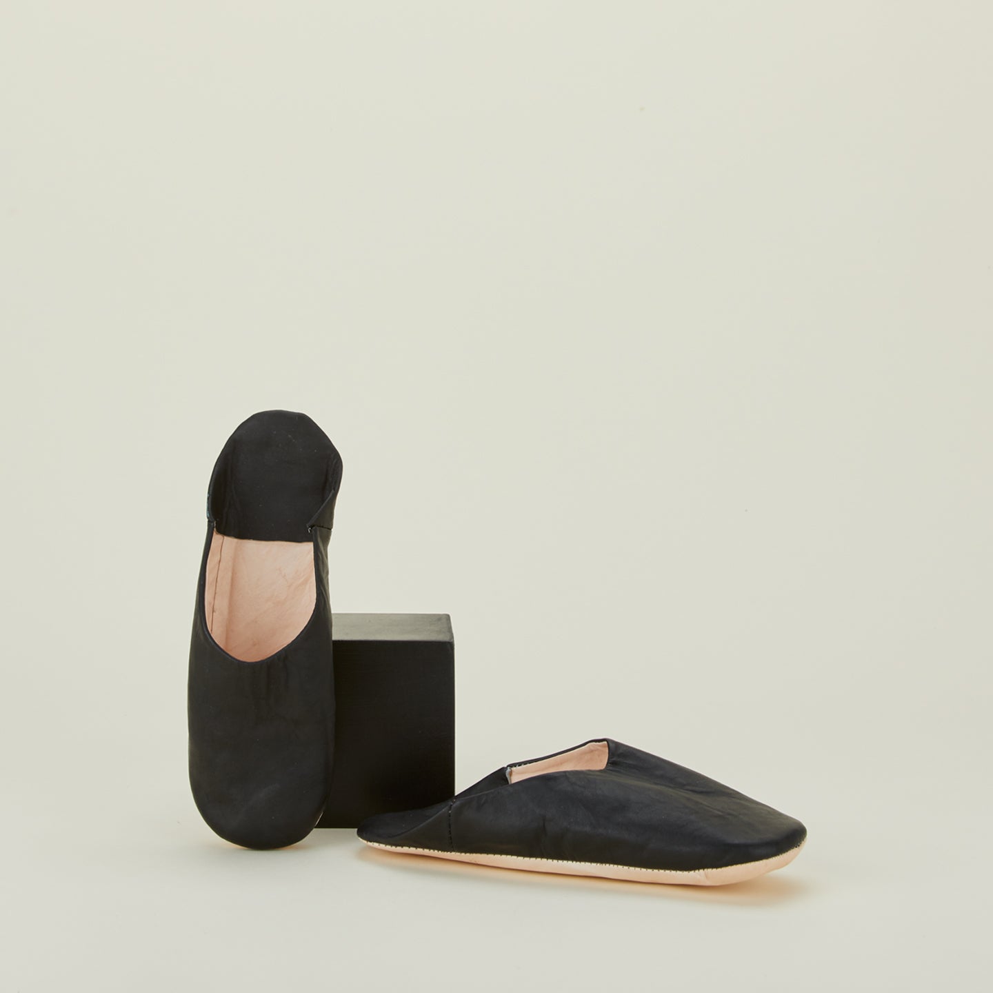 Pro Handmade leather slippers in black