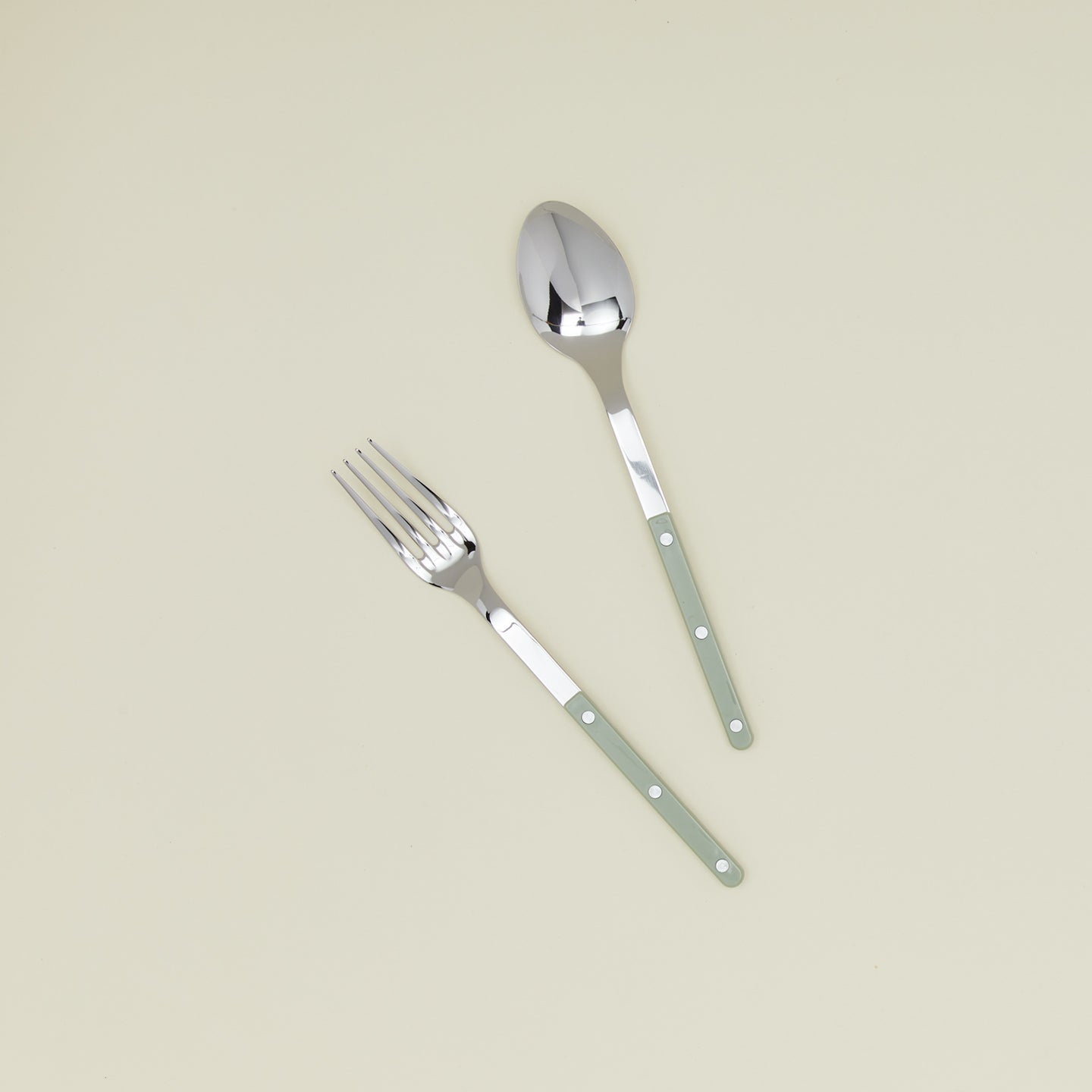 Bistrot Serving Set in asparagus green.