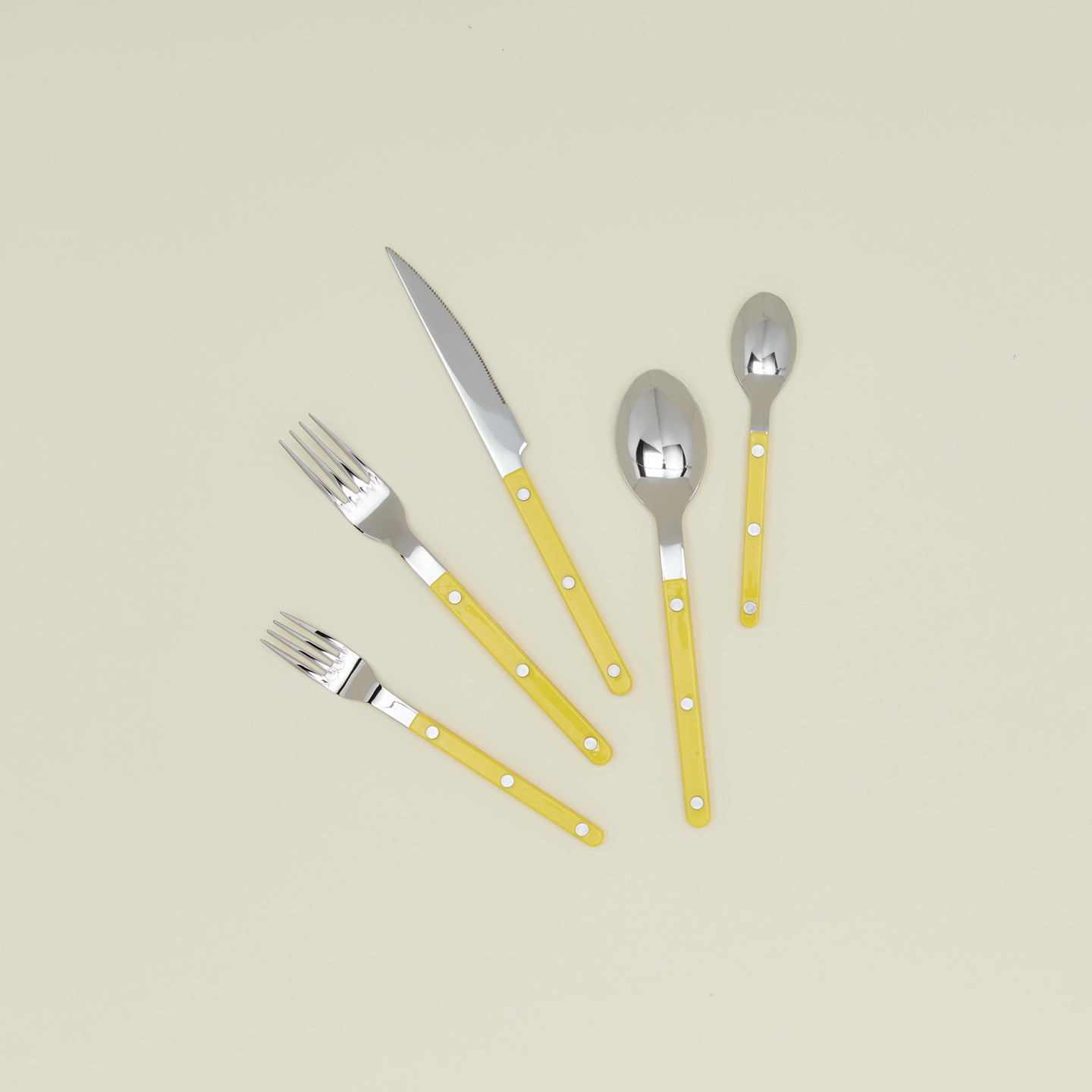 Bistrot Flatware in yellow.