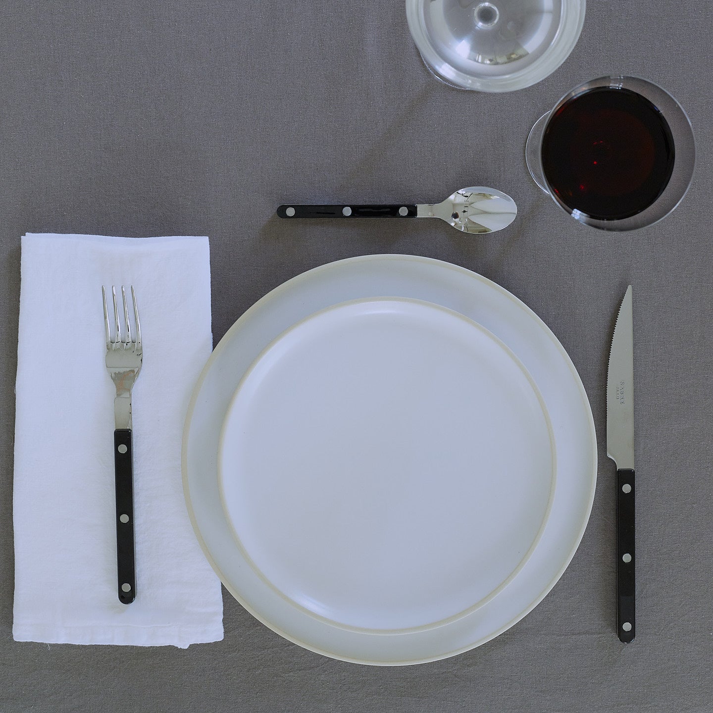 Placesetting with Simple Linen Napkin in White.