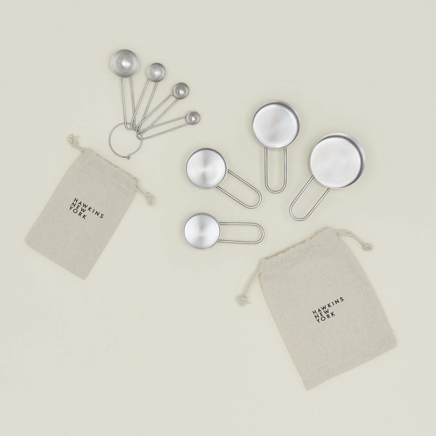 Simple measuring set in silver