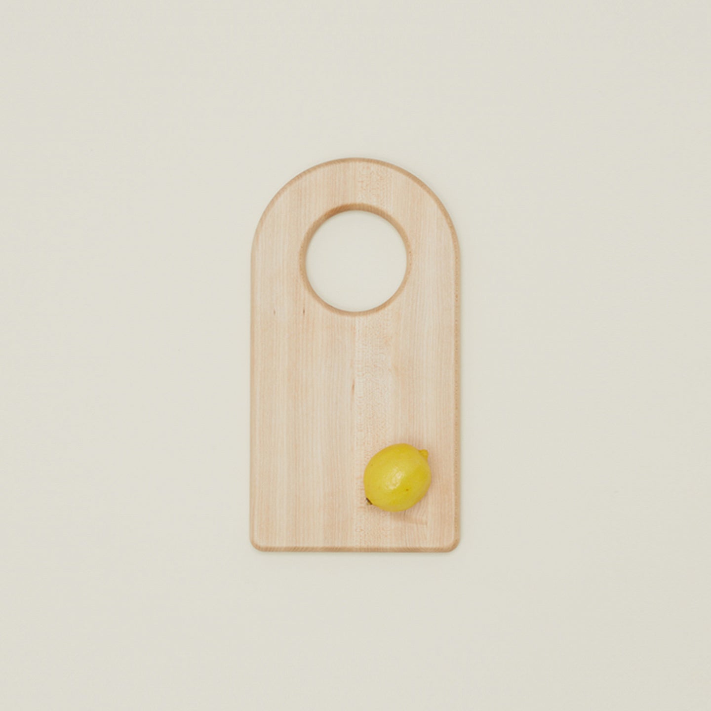 Small arched cutting board with lemon