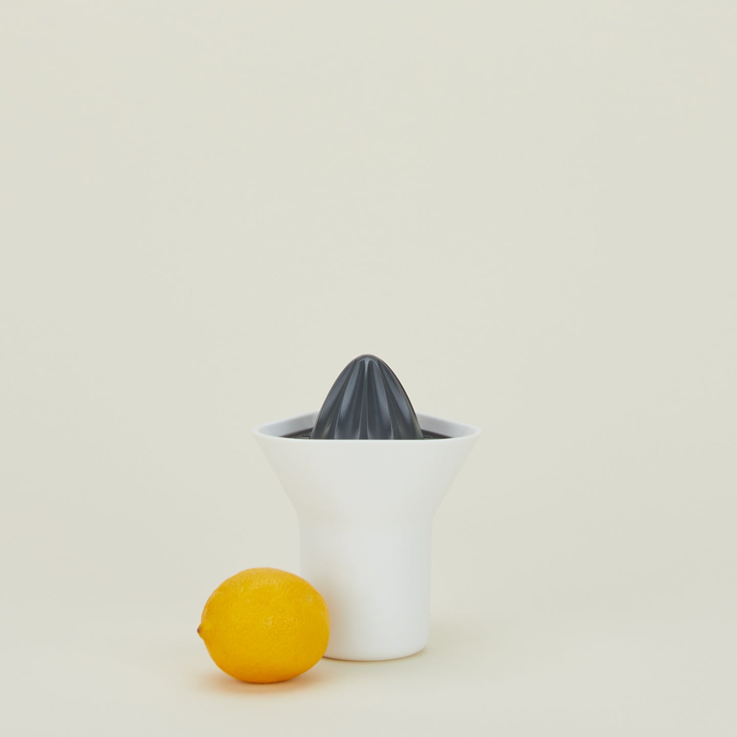 Stelton juicer with lemon