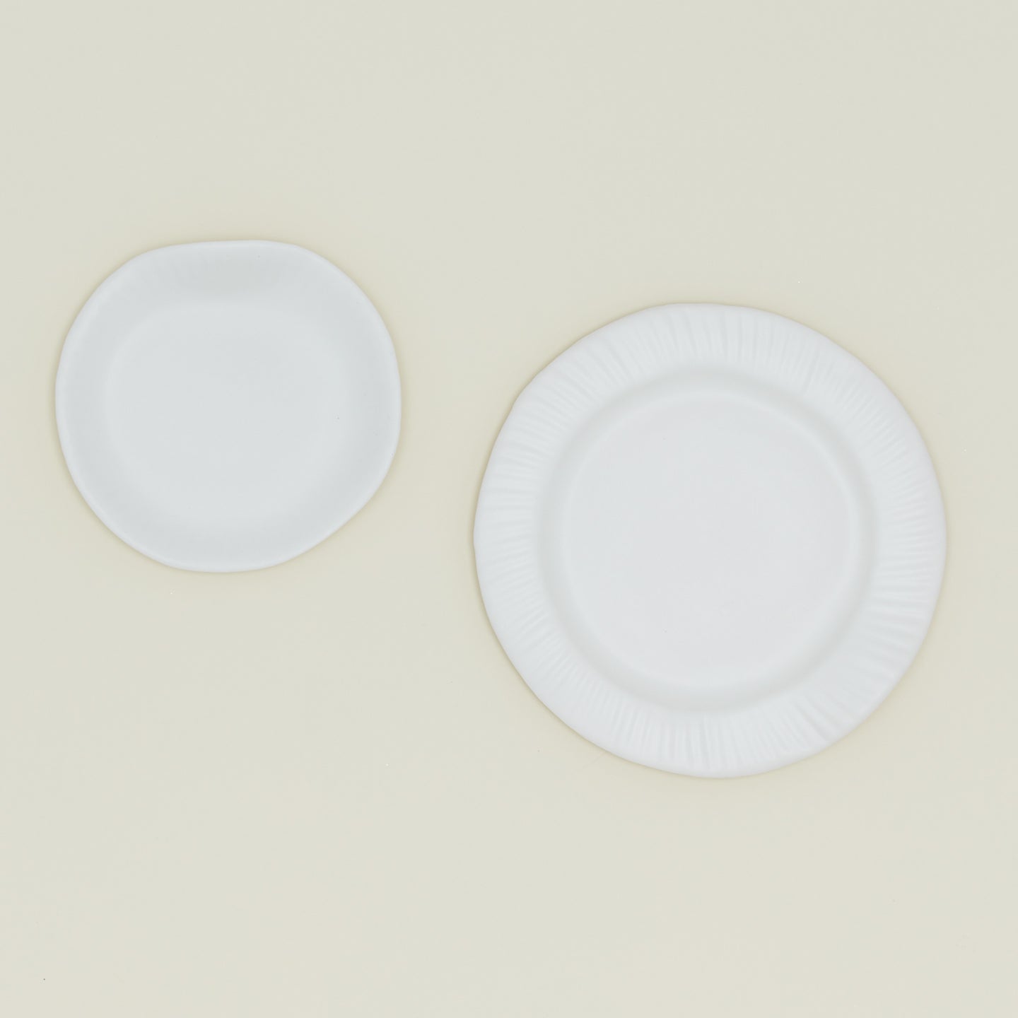 Two Porcelain Paper Plates in various sizes side-by-side.