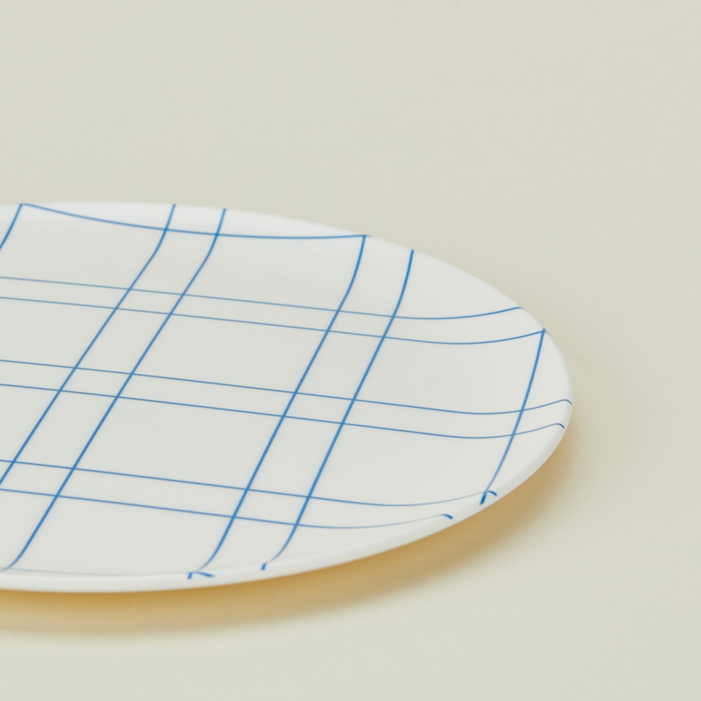 Close up of bamboo melamine dinner plate in Blue Plaid.