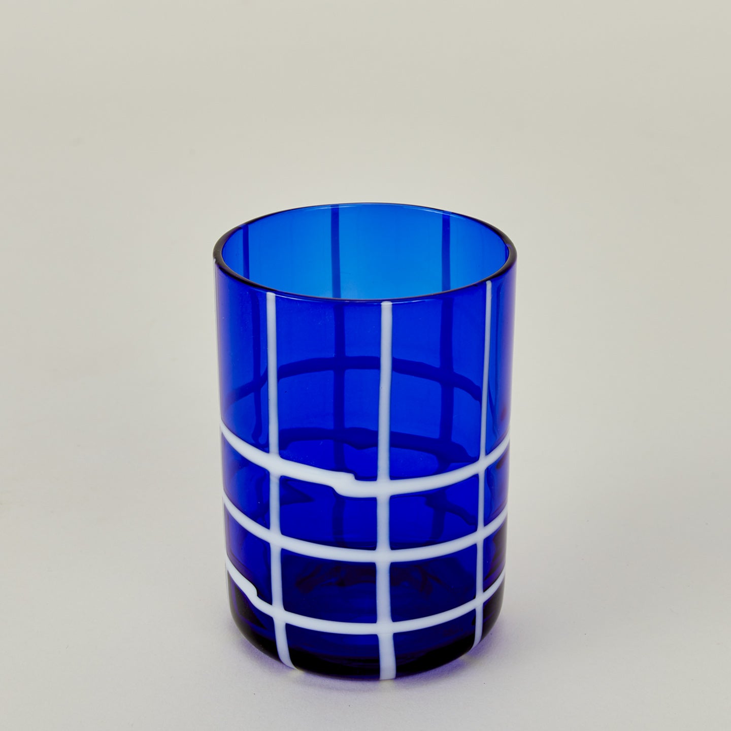 Close up of Twiddle Tumbler in Cobalt.