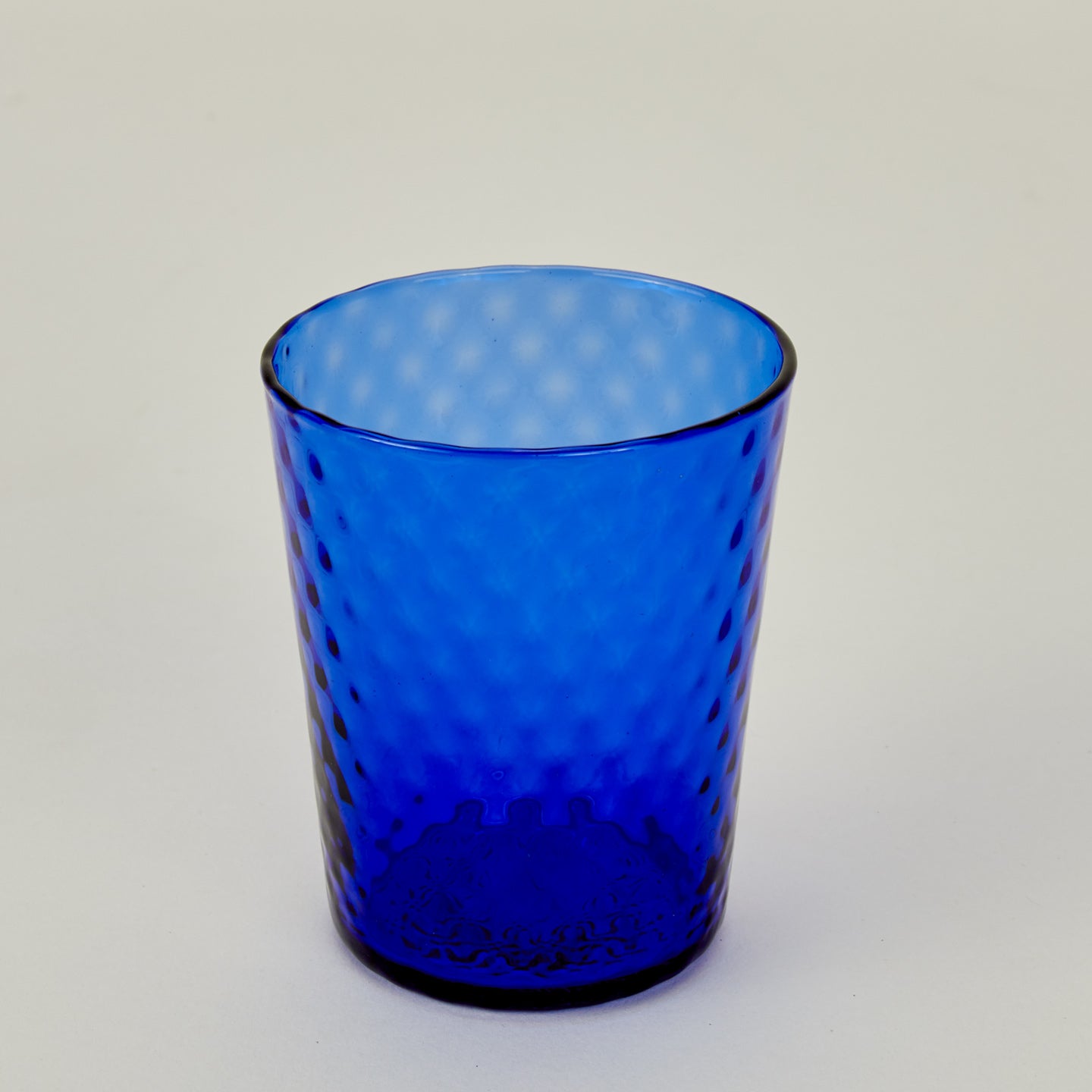 Close up of Veneziano Tumbler in Cobalt.