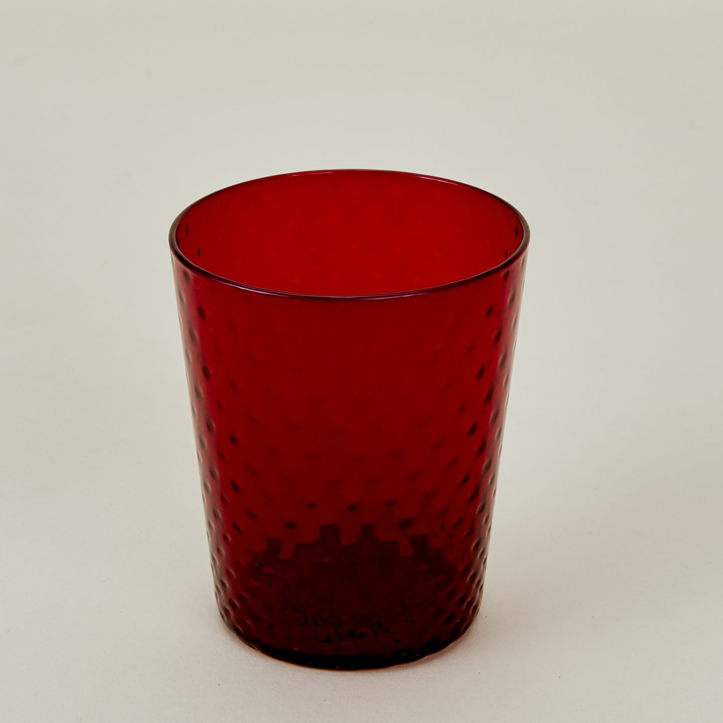 Close up of Veneziano Tumbler in Red.