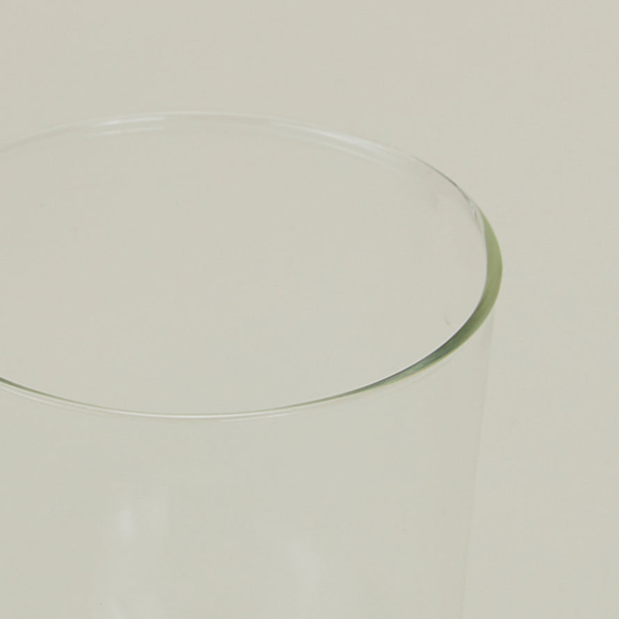 Close up of the rim of the Essential Glass in Clear.